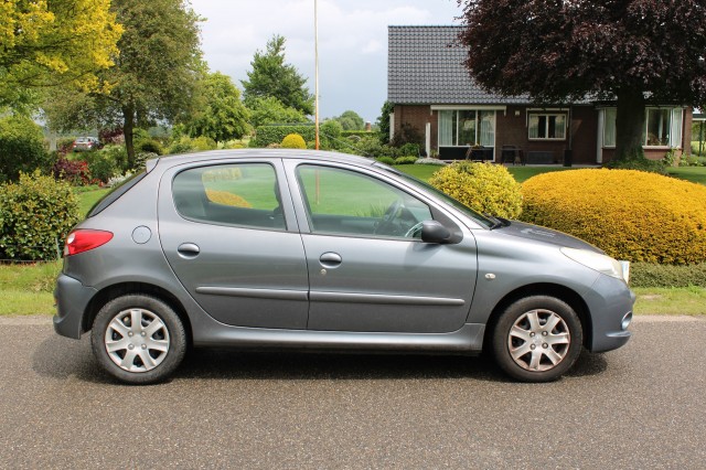 PEUGEOT 206 + 1.4 75pk Generation ECC/el.pakket/5-deurs, Autobedrijf Roetert, Loenen