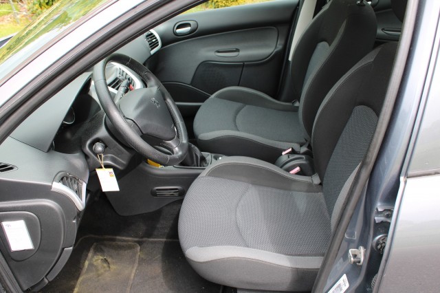 PEUGEOT 206 + 1.4 75pk Generation ECC/el.pakket/5-deurs, Autobedrijf Roetert, Loenen
