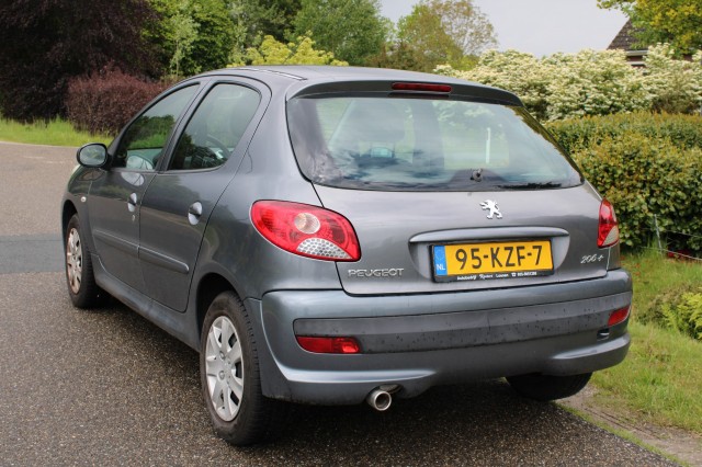 PEUGEOT 206 + 1.4 75pk Generation ECC/el.pakket/5-deurs, Autobedrijf Roetert, Loenen