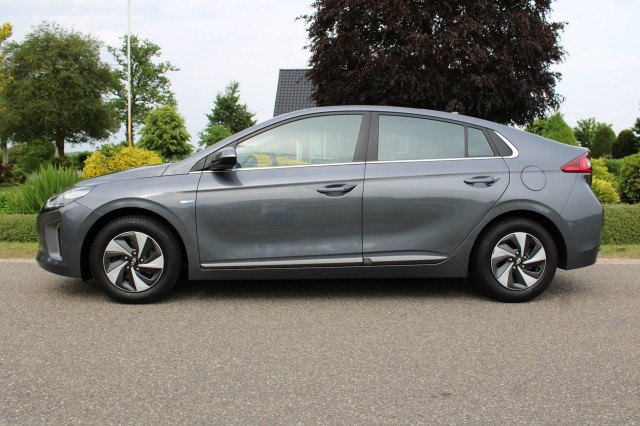HYUNDAI IONIQ 1.6 GDi 141pk Hybrid Automaat Comfort ECC/ACC/Navi/Camera/DAB/CarPlay, Autobedrijf Roetert, Loenen