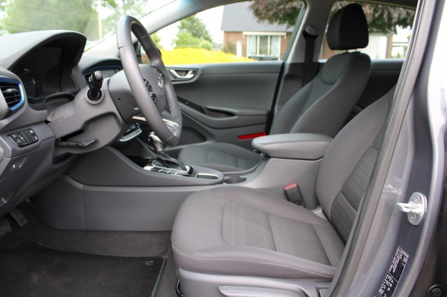 HYUNDAI IONIQ 1.6 GDi 141pk Hybrid Automaat Comfort ECC/ACC/Navi/Camera/DAB/CarPlay, Autobedrijf Roetert, Loenen