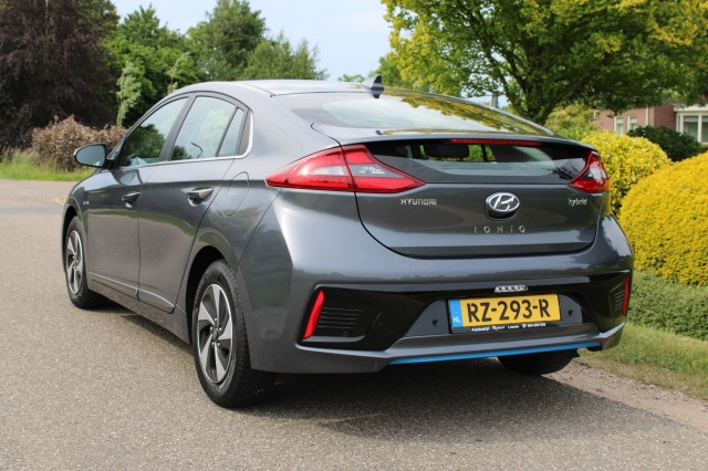 HYUNDAI IONIQ 1.6 GDi 141pk Hybrid Automaat Comfort ECC/ACC/Navi/Camera/DAB/CarPlay, Autobedrijf Roetert, Loenen