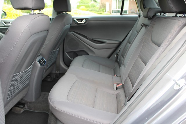 HYUNDAI IONIQ 1.6 GDi 141pk Hybrid Automaat Comfort ECC/ACC/Navi/Camera/DAB/CarPlay, Autobedrijf Roetert, Loenen