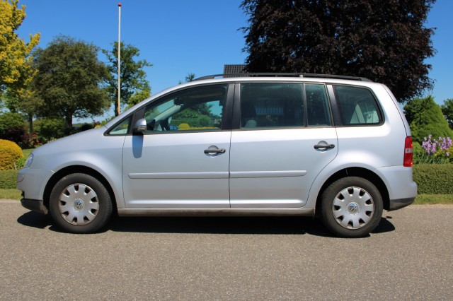 VOLKSWAGEN TOURAN 1.9 TDI 105pk Athene Airco/Cruise/Trekhaak, Autobedrijf Roetert, Loenen