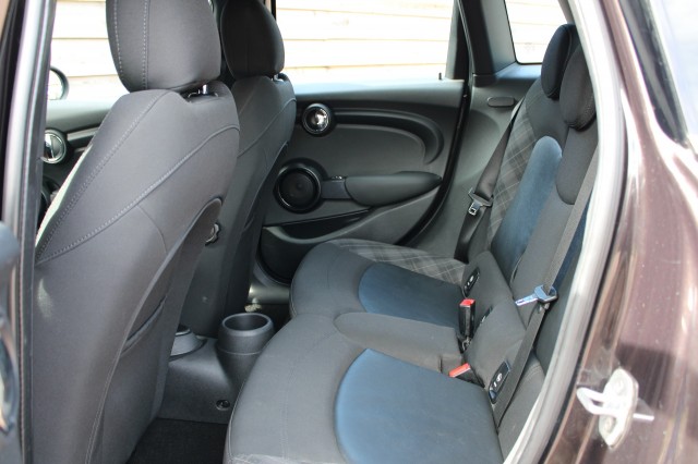 MINI COOPER 1.5 136pk Cooper Pepper Business ECC/cruise/navi/PDC/half leer 5-drs, Autobedrijf Roetert, Loenen