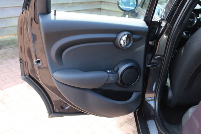 MINI COOPER 1.5 136pk Cooper Pepper Business ECC/cruise/navi/PDC/half leer 5-drs, Autobedrijf Roetert, Loenen