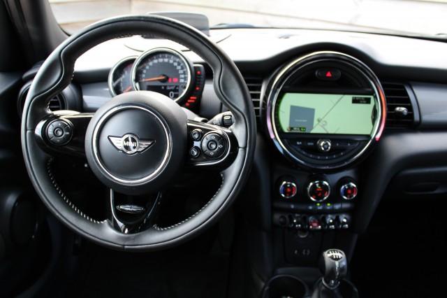 MINI COOPER 1.5 136pk Cooper Pepper Business ECC/cruise/navi/PDC/half leer 5-drs, Autobedrijf Roetert, Loenen