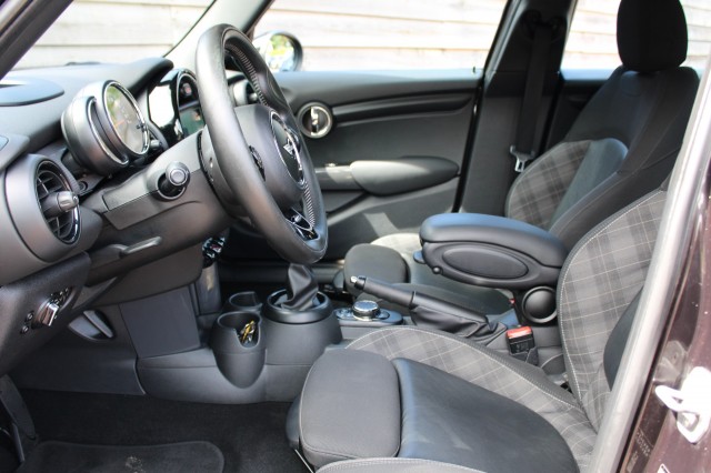 MINI COOPER 1.5 136pk Cooper Pepper Business ECC/cruise/navi/PDC/half leer 5-drs, Autobedrijf Roetert, Loenen