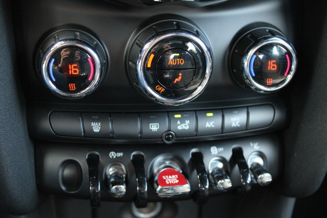 MINI COOPER 1.5 136pk Cooper Pepper Business ECC/cruise/navi/PDC/half leer 5-drs, Autobedrijf Roetert, Loenen
