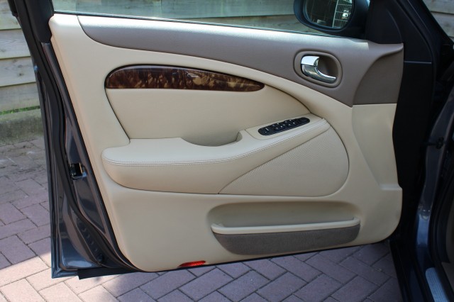 JAGUAR S-TYPE 3.0 V6 Executive Automaat , Autobedrijf Roetert, Loenen