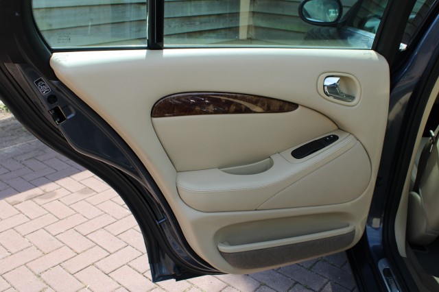JAGUAR S-TYPE 3.0 V6 Executive Automaat , Autobedrijf Roetert, Loenen