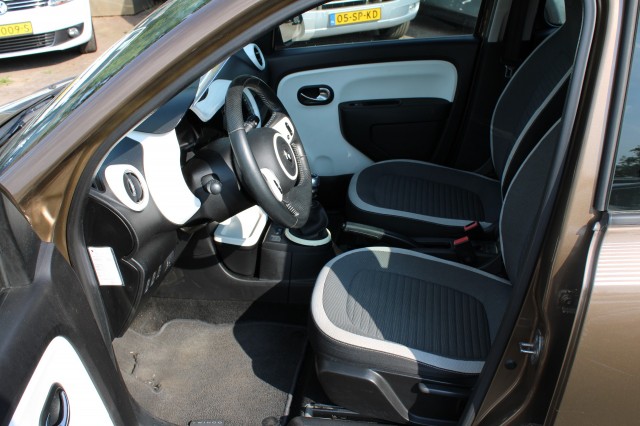 RENAULT TWINGO 0.9 TCE 90pk SS VIVA ECC/cruise/camera/PDC/bluetooth, Autobedrijf Roetert, Loenen