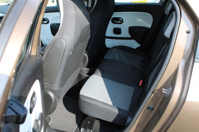 RENAULT TWINGO 0.9 TCE 90pk SS VIVA ECC/cruise/camera/PDC/bluetooth, Autobedrijf Roetert, Loenen