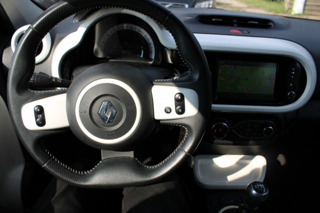 RENAULT TWINGO 0.9 TCE 90pk SS VIVA ECC/cruise/camera/PDC/bluetooth, Autobedrijf Roetert, Loenen
