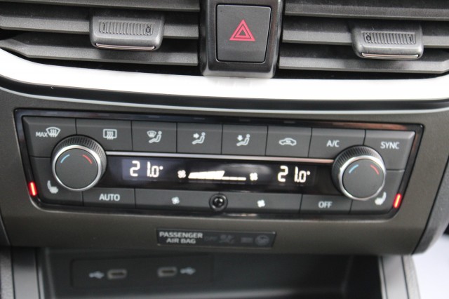 SEAT IBIZA 1.0TSi 95pk Style Business Intense ECC/cruise/carplay/navi/PDC/DAB, Autobedrijf Roetert, Loenen