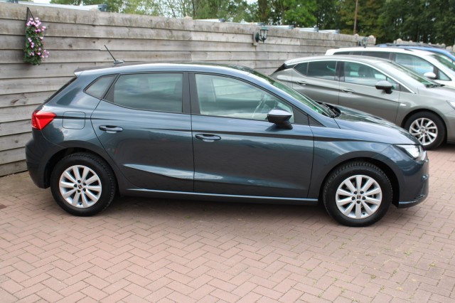 SEAT IBIZA 1.0TSi 95pk Style Business Intense ECC/cruise/carplay/navi/PDC/DAB, Autobedrijf Roetert, Loenen