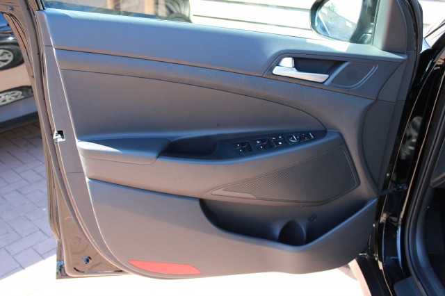 HYUNDAI TUCSON 1.6 GDi 132pk Comfort ECC/Cruise/Navi/Camera/DAB/Stoelverw/Trekhaak, Autobedrijf Roetert, Loenen