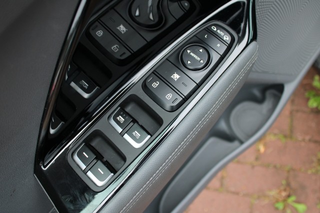 KIA NIRO 1.6 GDi H. ComfortL. 105 pk. ECC/navi/cruise/PDC/camera/radioDAB/stoel+stuurverw/carplay/android, Autobedrijf Roetert, 