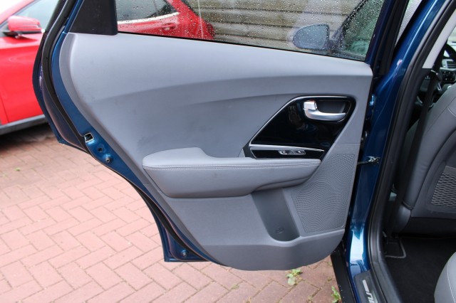 KIA NIRO 1.6 GDi H. ComfortL. 105 pk. ECC/navi/cruise/PDC/camera/radioDAB/stoel+stuurverw/carplay/android, Autobedrijf Roetert, 