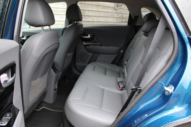 KIA NIRO 1.6 GDi H. ComfortL. 105 pk. ECC/navi/cruise/PDC/camera/radioDAB/stoel+stuurverw/carplay/android, Autobedrijf Roetert, 