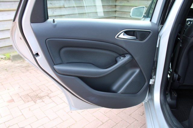 MERCEDES-BENZ B-KLASSE 180 Ambition Automaat , Autobedrijf Roetert, Loenen
