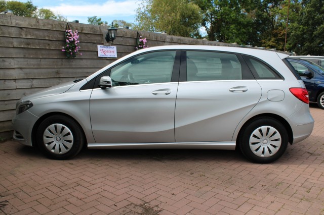 MERCEDES-BENZ B-KLASSE 180 Ambition Automaat , Autobedrijf Roetert, Loenen