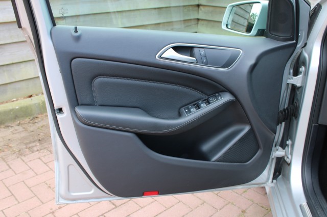 MERCEDES-BENZ B-KLASSE 180 Ambition Automaat , Autobedrijf Roetert, Loenen