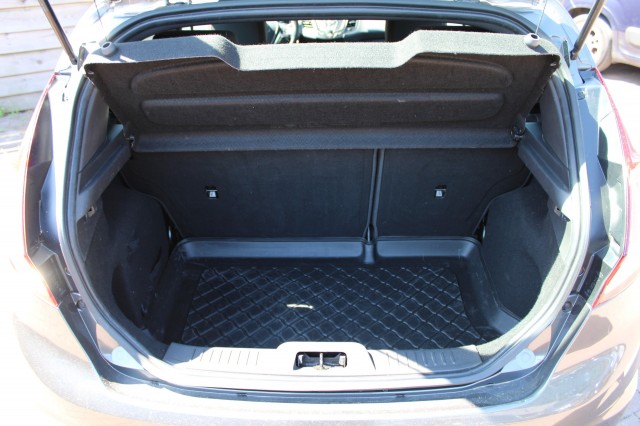 FORD FIESTA 1.0 EB 101pk ST-Line ECC/cruise/navi/LED/trekhaak 5-drs, Autobedrijf Roetert, Loenen