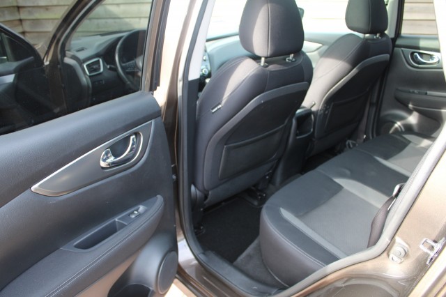 NISSAN QASHQAI 1.2 116pk N-Connecta ECC/Cruise/Navi/Camera/Trekhaak/Panodak/DAB, Autobedrijf Roetert, Loenen
