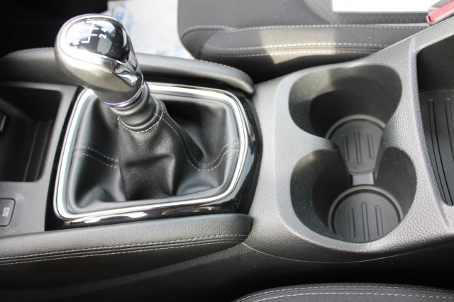 NISSAN QASHQAI 1.2 116pk N-Connecta ECC/Cruise/Navi/Camera/Trekhaak/Panodak/DAB, Autobedrijf Roetert, Loenen