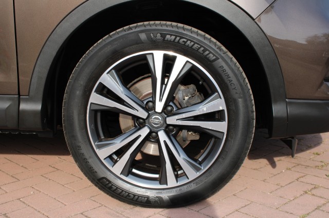 NISSAN QASHQAI 1.2 116pk N-Connecta ECC/Cruise/Navi/Camera/Trekhaak/Panodak/DAB, Autobedrijf Roetert, Loenen