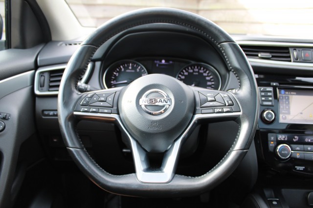 NISSAN QASHQAI 1.2 116pk N-Connecta ECC/Cruise/Navi/Camera/Trekhaak/Panodak/DAB, Autobedrijf Roetert, Loenen