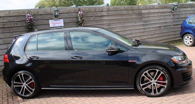 VOLKSWAGEN GOLF 2.0 TSI GTI 220pk Automaat Airco/Cruise/Camera/CarPlay/Stoelverw, Autobedrijf Roetert, Loenen