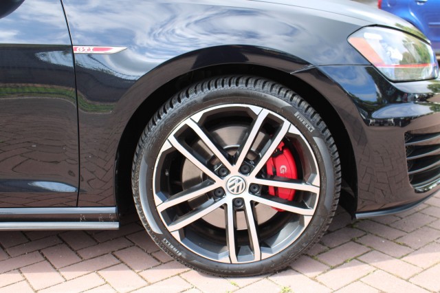 VOLKSWAGEN GOLF 2.0 TSI GTI 220pk Automaat Airco/Cruise/Camera/CarPlay/Stoelverw, Autobedrijf Roetert, Loenen