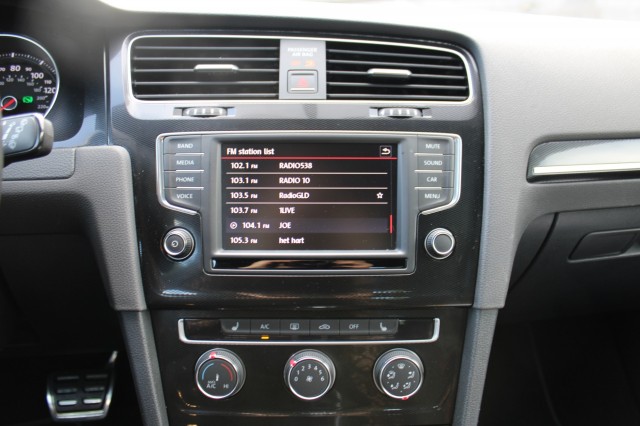 VOLKSWAGEN GOLF 2.0 TSI GTI 220pk Automaat Airco/Cruise/Camera/CarPlay/Stoelverw, Autobedrijf Roetert, Loenen