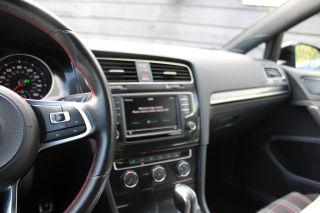 VOLKSWAGEN GOLF 2.0 TSI GTI 220pk Automaat Airco/Cruise/Camera/CarPlay/Stoelverw, Autobedrijf Roetert, Loenen