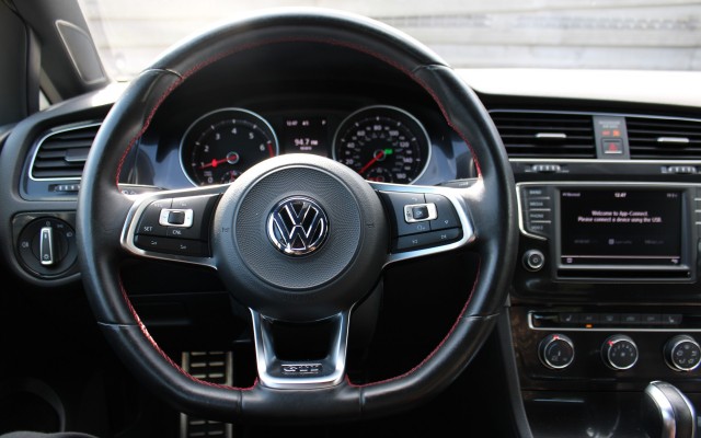 VOLKSWAGEN GOLF 2.0 TSI GTI 220pk Automaat Airco/Cruise/Camera/CarPlay/Stoelverw, Autobedrijf Roetert, Loenen