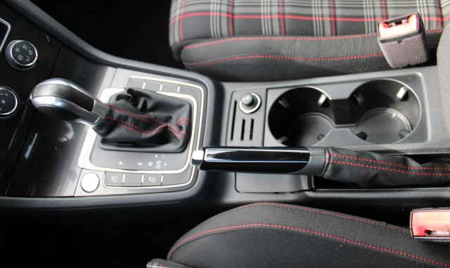 VOLKSWAGEN GOLF 2.0 TSI GTI 220pk Automaat Airco/Cruise/Camera/CarPlay/Stoelverw, Autobedrijf Roetert, Loenen