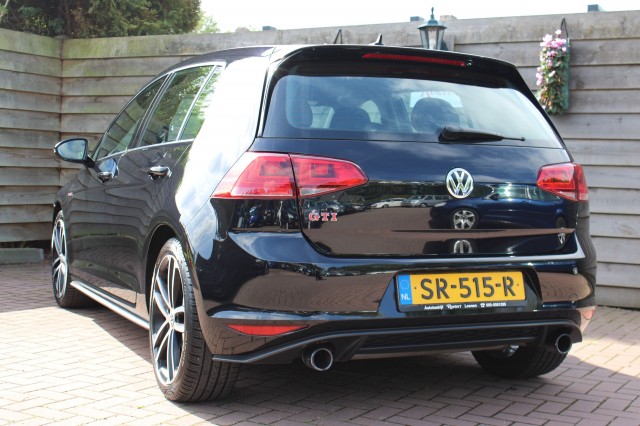 VOLKSWAGEN GOLF 2.0 TSI GTI 220pk Automaat Airco/Cruise/Camera/CarPlay/Stoelverw, Autobedrijf Roetert, Loenen