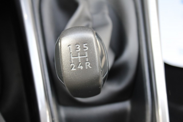 PEUGEOT 2008 1.2 110pk Blue Lion Airco/Cruise/DAB/Carplay/Navi/PDC/Trekhaak, Autobedrijf Roetert, Loenen