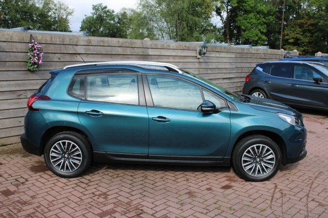 PEUGEOT 2008 1.2 110pk Blue Lion Airco/Cruise/DAB/Carplay/Navi/PDC/Trekhaak, Autobedrijf Roetert, Loenen