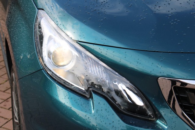 PEUGEOT 2008 1.2 110pk Blue Lion Airco/Cruise/DAB/Carplay/Navi/PDC/Trekhaak, Autobedrijf Roetert, Loenen