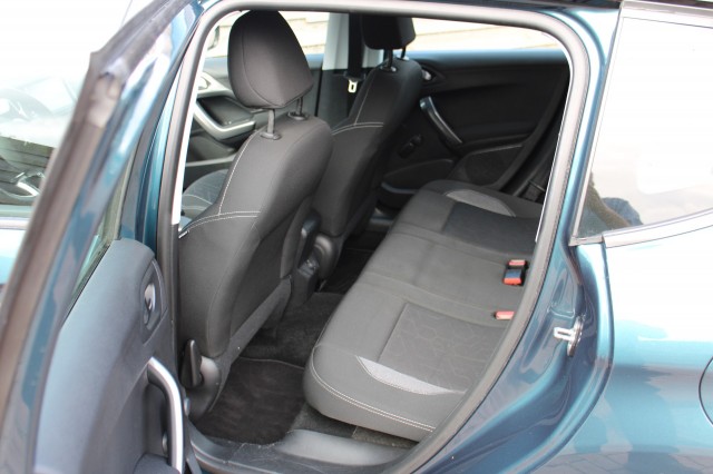 PEUGEOT 2008 1.2 110pk Blue Lion Airco/Cruise/DAB/Carplay/Navi/PDC/Trekhaak, Autobedrijf Roetert, Loenen