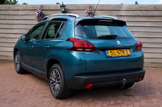PEUGEOT 2008 1.2 110pk Blue Lion Airco/Cruise/DAB/Carplay/Navi/PDC/Trekhaak, Autobedrijf Roetert, Loenen