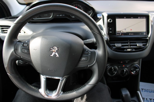 PEUGEOT 2008 1.2 110pk Blue Lion Airco/Cruise/DAB/Carplay/Navi/PDC/Trekhaak, Autobedrijf Roetert, Loenen