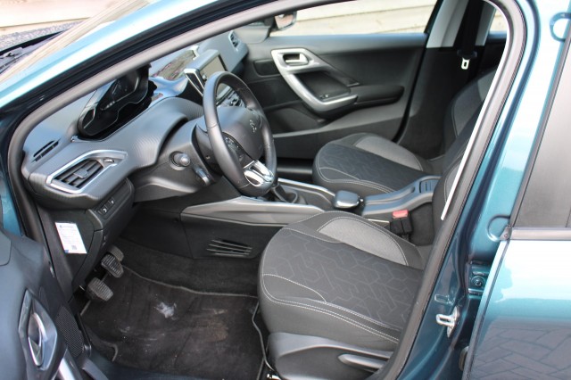 PEUGEOT 2008 1.2 110pk Blue Lion Airco/Cruise/DAB/Carplay/Navi/PDC/Trekhaak, Autobedrijf Roetert, Loenen