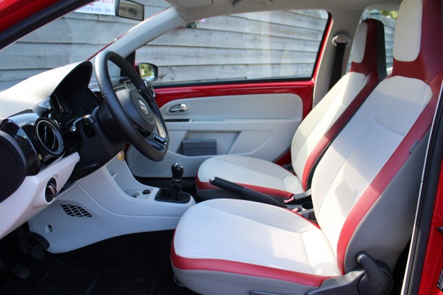 VOLKSWAGEN UP 1.0 60pk High Up! BM airco/el.schuifdak/lm velgen/stoelverw. 3-drs, Autobedrijf Roetert, Loenen