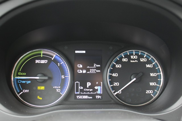MITSUBISHI OUTLANDER 2.4 PHEV Intense+ 135pk. ECC/navi/cruise/PDC/camera/android/carplay, Autobedrijf Roetert, Loenen