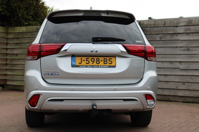 MITSUBISHI OUTLANDER 2.4 PHEV Intense+ 135pk. ECC/navi/cruise/PDC/camera/android/carplay, Autobedrijf Roetert, Loenen