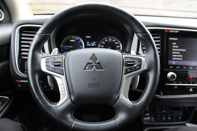 MITSUBISHI OUTLANDER 2.4 PHEV Intense+ 135pk. ECC/navi/cruise/PDC/camera/android/carplay, Autobedrijf Roetert, Loenen